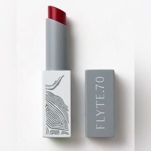 Flyte.70 B+B.LipBlot in Red Skies